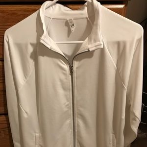 Woman’s white Under Armour Sweatshirt